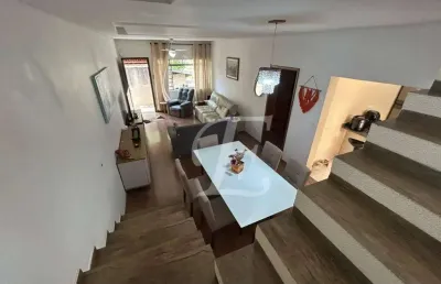 Casa a venda com 4 quartos, 6 banheiros, 2 sobrados grande no bairro vila do encontro, próxima ao hospital saboya