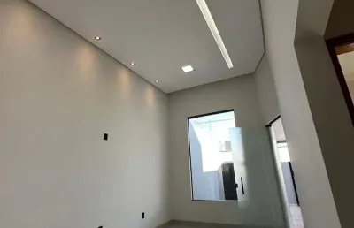 Linda casa , nova com acabamento todo em porcelanat