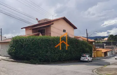 Sobrado à venda com 3 dormitórios (1 suíte master), 4 vagas na garagem, área gourmet, espaço para piscina, 3 min. do pq. da cidade em mogi das cruzes