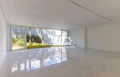 Lindíssima casa em condomínio, nunca habitada, com 4 suites no campo belo.