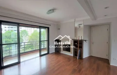 Vende apartamento de 111m², 3 dormitórios, varanda com churrasqueira e 2 vagas.