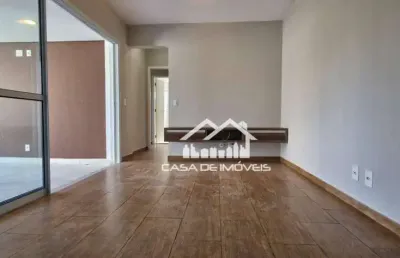 Vende apartamento de 77m², com 2 suítes, varanda gourmet e 2 vagas, no panamby