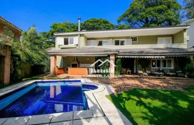 Vende casa com 756m² de terreno com piscina, churrasqueira e 4 dormitórios, no real parque.