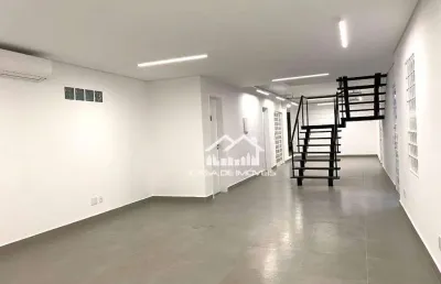 Aluga casa comercial na vila olímpia com  254m² e ótimos espaços internos.