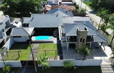 O sobrado dos seus sonhos com piscina, sauna e hidromassagem