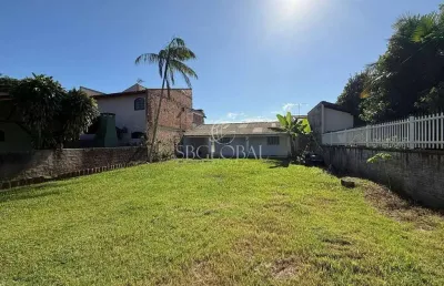 Casa de madeira com amplo espaço de terreno á 450 metros da praia em itapoá-sc