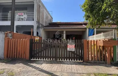 Casa localizada no balneário brasilia a 300 metros da praia em itapoá/sc