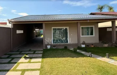 Casa com piscina á 270 metros da praia no balneário rainha do mar em itapoá-sc