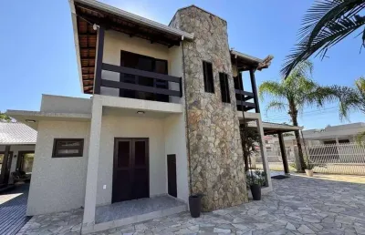 O sobrado dos seus sonhos com piscina, sauna e hidromassagem