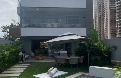 Casa triplex em condomínio clube no parque das rosas barra da tijuca