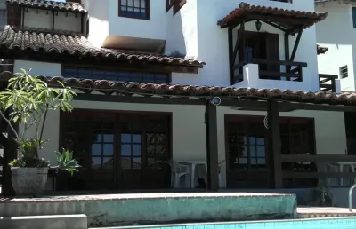 Triplex colonial  com 5 quartos sendo 4 suítes vaga para + de 5 carro na garagens