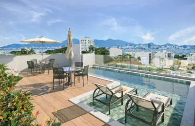 Studio com rooftop e vista para a baía de guanabara com vista para o mar,