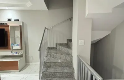 Linda casa reformada e em ótimo estado triplex de 3 quartos e terraço gourmet na vila da penha