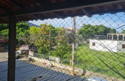 Oportunidade para morar e investir, casa de 3 quartos, kitnet e lojas tudo junto