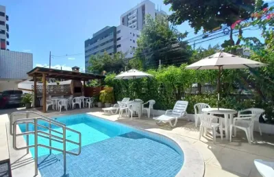 Excelente flat localizado no bairro de boa viagem com piscina ampla.