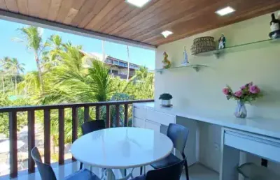 Excelente apartamento 2 suítes, mobiliado com varanda e  localizado à beira mar de muro alto