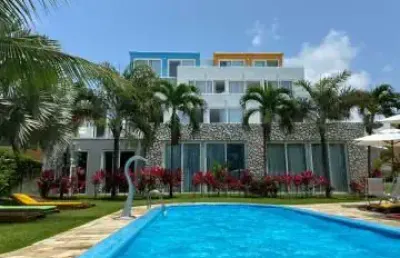 Flat com varanda, totalmente mobiliado e vaga na garagem com excelente localização na beira mar de tamandaré