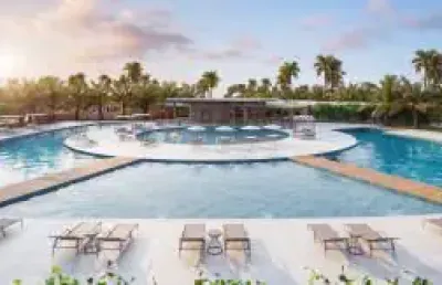 Excelente apartamento com varanda, 2 quartos e piscina na praia dos carneiros.
