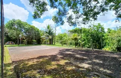Excelente casa em condominio localizado em aldeia com 175m².