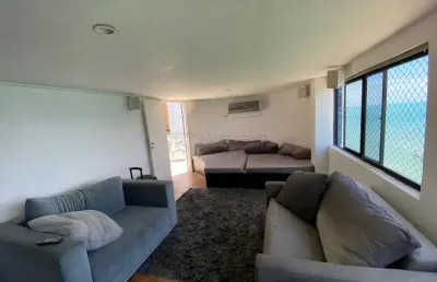 Excelente apartamento tríplex localizado na beira mar de candeias, com 363,51m² de área útil.