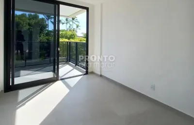Excelente apartamento localizado em muro alto, com 62,79m² de área útil.