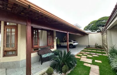 Casa com 4 dormitórios à venda, 292 m² por r$ 890.000,00 - rezende - varginha/mg