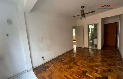 Apartamento com área de 76m², 02 quartos, 01 vaga de garagem, no centro