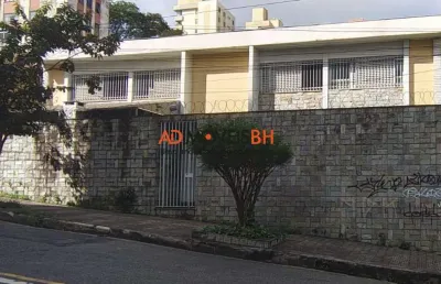 Casa de esquina com área construída de 321m², com habite-se, 04 quartos, 01 suíte, 04 vagas, na serra