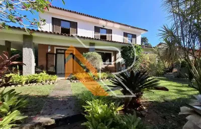 Casa em condomínio fechado com 4 quartos à venda na condomínio vale de itaipu, itaipu, niterói, 364 m2 por r$ 1.600.000
