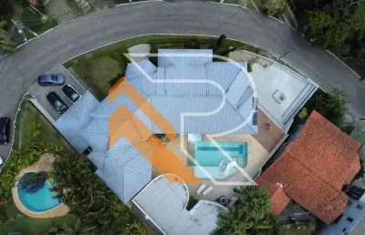 Casa em condomínio fechado com 5 quartos à venda na rua geógrafo amora, piratininga, niterói, 680 m2 por r$ 5.800.000