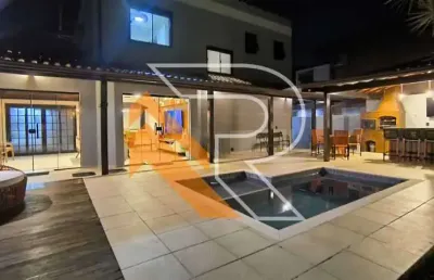 Casa em condomínio fechado com 3 quartos à venda na rua geógrafo amora, piratininga, niterói, 210 m2 por r$ 2.500.000