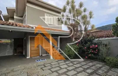 Casa em condomínio fechado com 3 quartos à venda na rua regina célia sant´anna dias, itaipu, niterói, 147 m2 por r$ 1.100.000