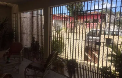 Casa com 3 quartos à venda na Rua Valdir Targino, Candelária, Natal