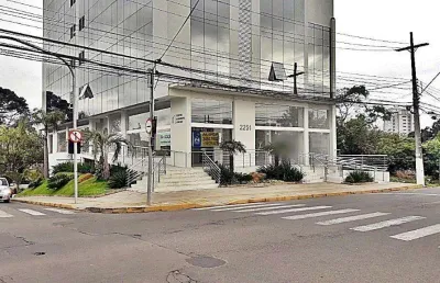 Oportunidade única: loja comercial no centro profissional lusitano