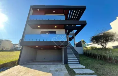 Casa de alto padrão com 3 suítes e piscina no província de gênova