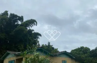 Encante-se com este espaçoso sítio de 4 hectares em glorinha