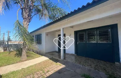 Descubra o conforto e a comodidade desta encantadora casa oferecida pela brum imob, localizada no tranquilo bairro bom sucesso em gravataí.  com 3 dor