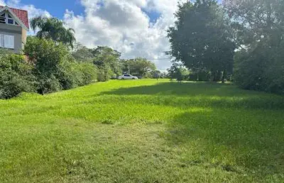 Terreno exclusivo de 1500m² em condomínio de alto padrão