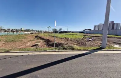 Terreno em condomínio completo no bairro santa cruz