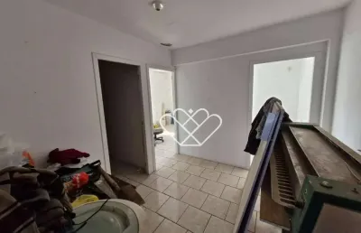 Sala comercial ampla e bem localizada no bairro jansen