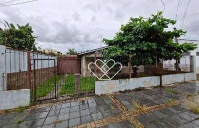 Casa com piscina e amplo pátio no bairro bom sucesso