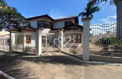 Elegância e conforto: casa com piscina e churrasqueira no centro de gravataí!