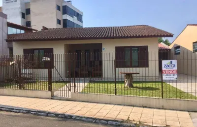 Casa para venda em sombrio, centro, 3 dormitórios, 1 suíte, 2 banheiros, 2 vagas