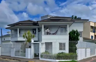 Casa para venda em sombrio, centro, 4 dormitórios, 1 suíte, 2 banheiros, 2 vagas