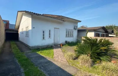Casa para locação em sombrio, centro, 2 dormitórios, 1 banheiro, 1 vaga