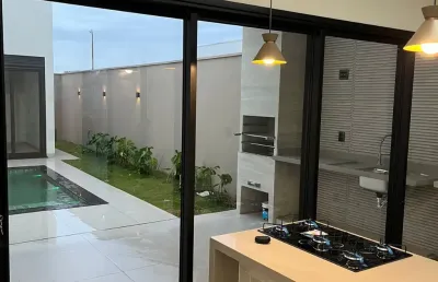 Linda casa a venda no condomínio raros alto umuarama