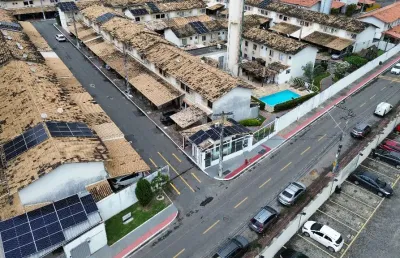 Casa duplex em condomínio com 2 quartos, garagem coberta e lazer em colina de laranjeiras - serra/es