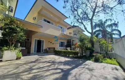 Casa triplex à venda no condomínio luz do sol - vargem pequena com 03 suítes por r$1.200.000,00