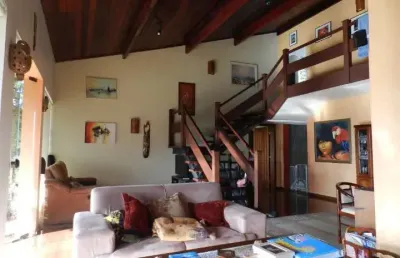 Chácara em jundiaí, junto a serra do japi, com piscina, poço artesiano e extensa área de mata nativa.