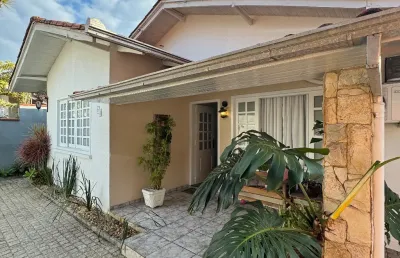 Casa plana averbada - 1 suíte + 2 quartos - piscina - anita garibaldi - joinville/sc.